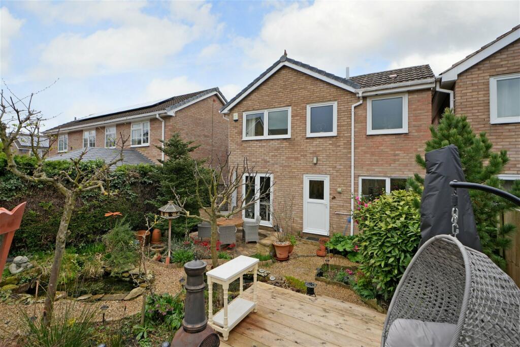 3 bedroom detached house for sale in Staniforth Avenue, Eckington, S21