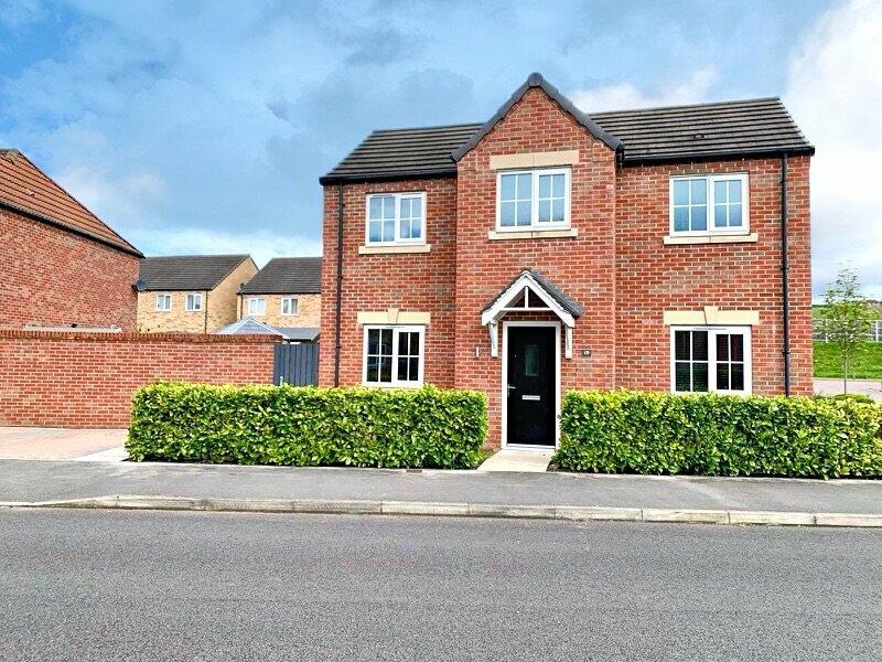 3 bedroom detached house for sale in Chatsworth Drive, Elloughton