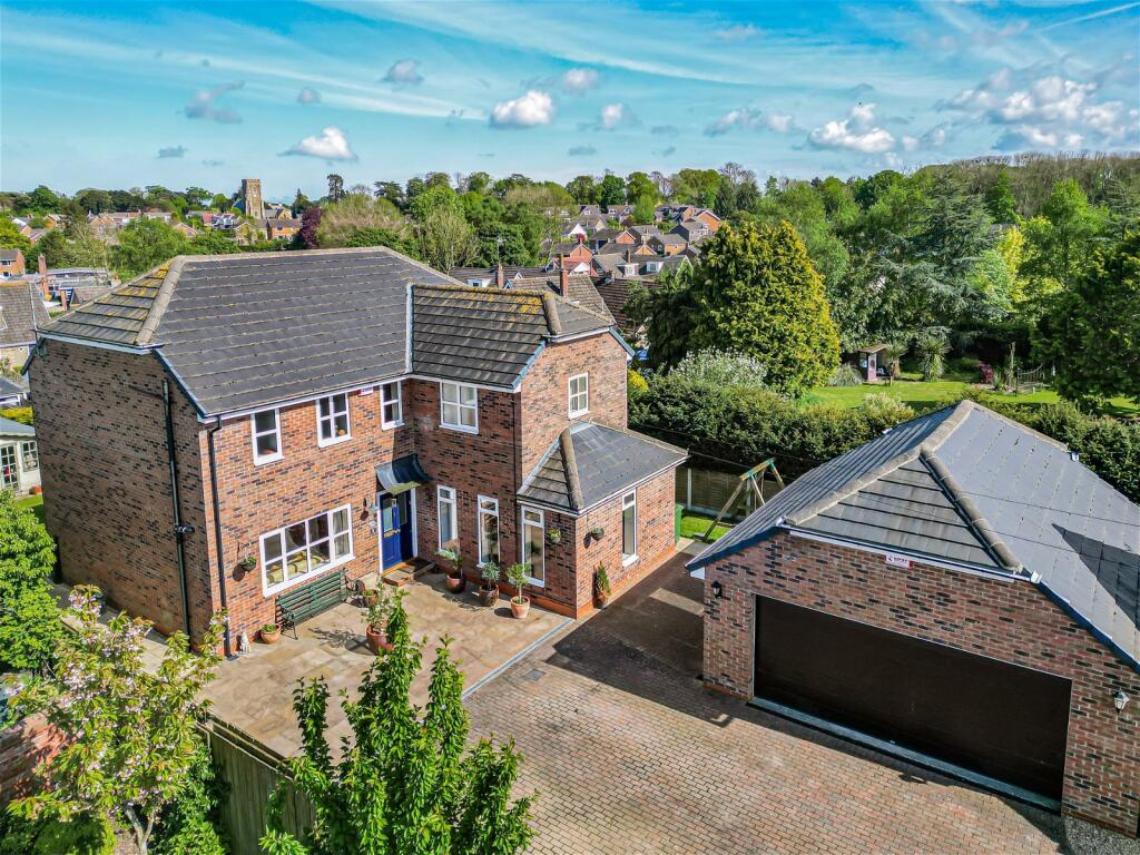 4 bedroom detached house for sale in Cherry Garth, Cherry Burton