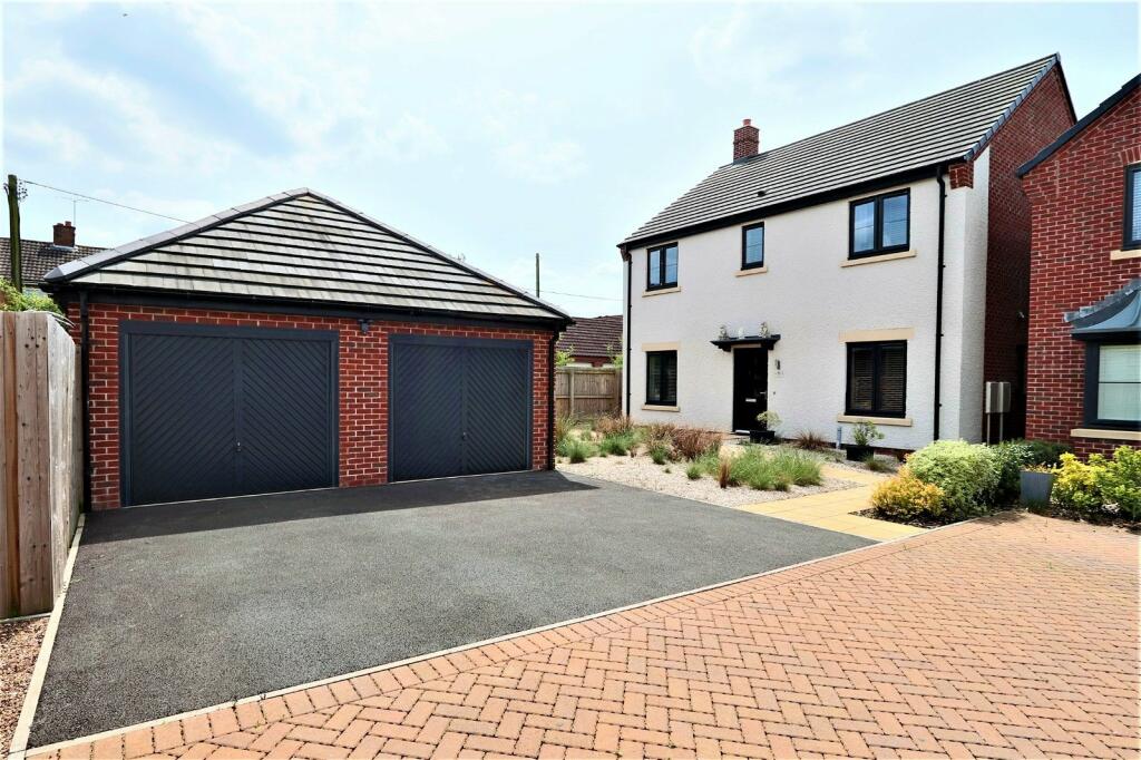 4 bedroom detached house for sale in Lambert Place, Saxilby, Lincoln