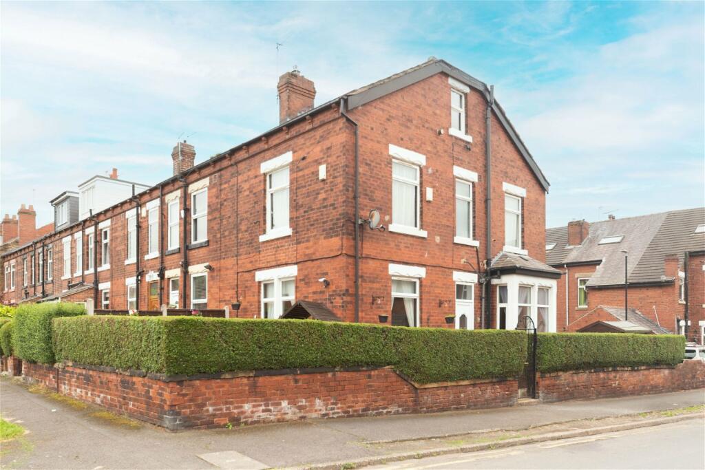 3 bedroom end of terrace house for sale in Eshald Place, Woodlesford LS26