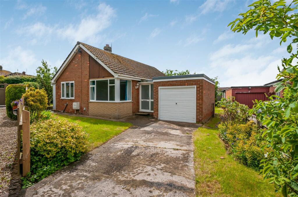 2 bedroom detached bungalow for sale in Lindale Avenue, Hornsea, HU18