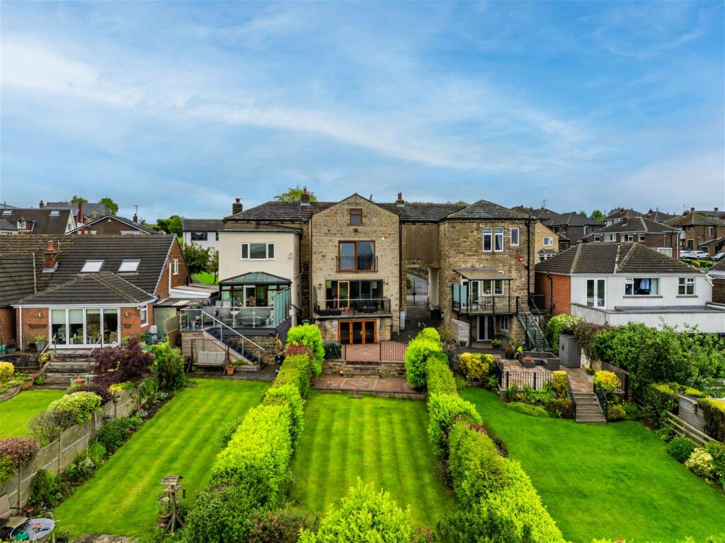 5 bedroom cottage for sale in Fall Lane, Hartshead, Liversedge, WF15