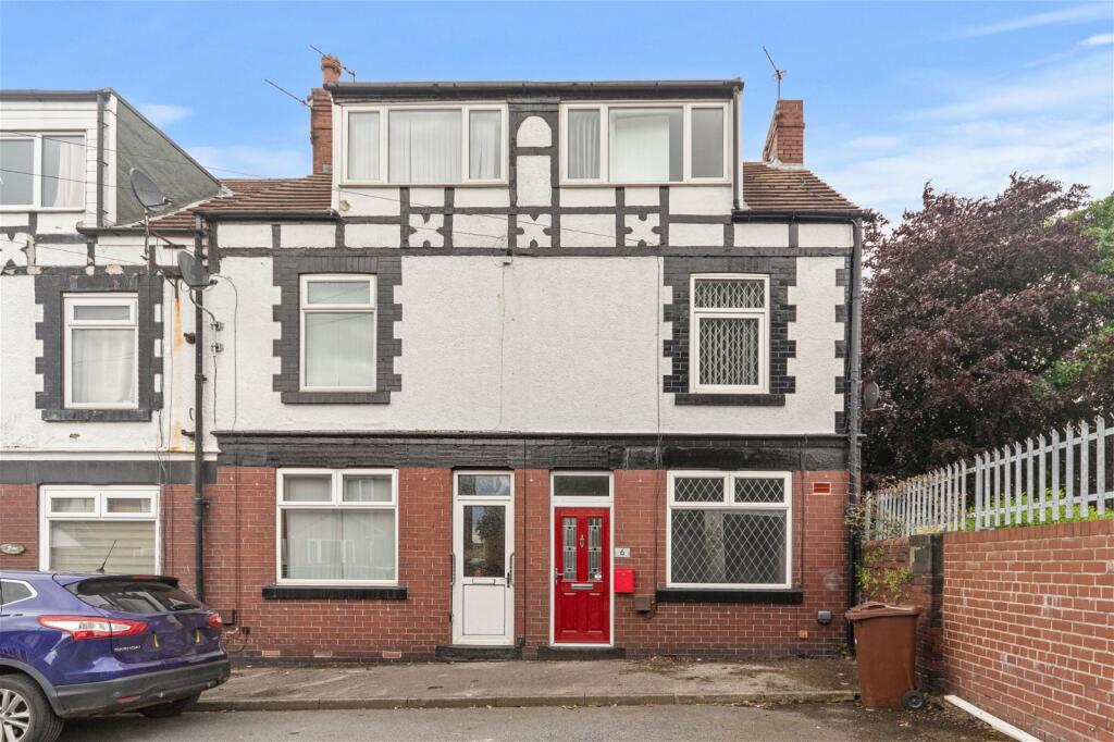 3 bedroom end of terrace house for sale in St Anne's Street, Ryhill, WF4