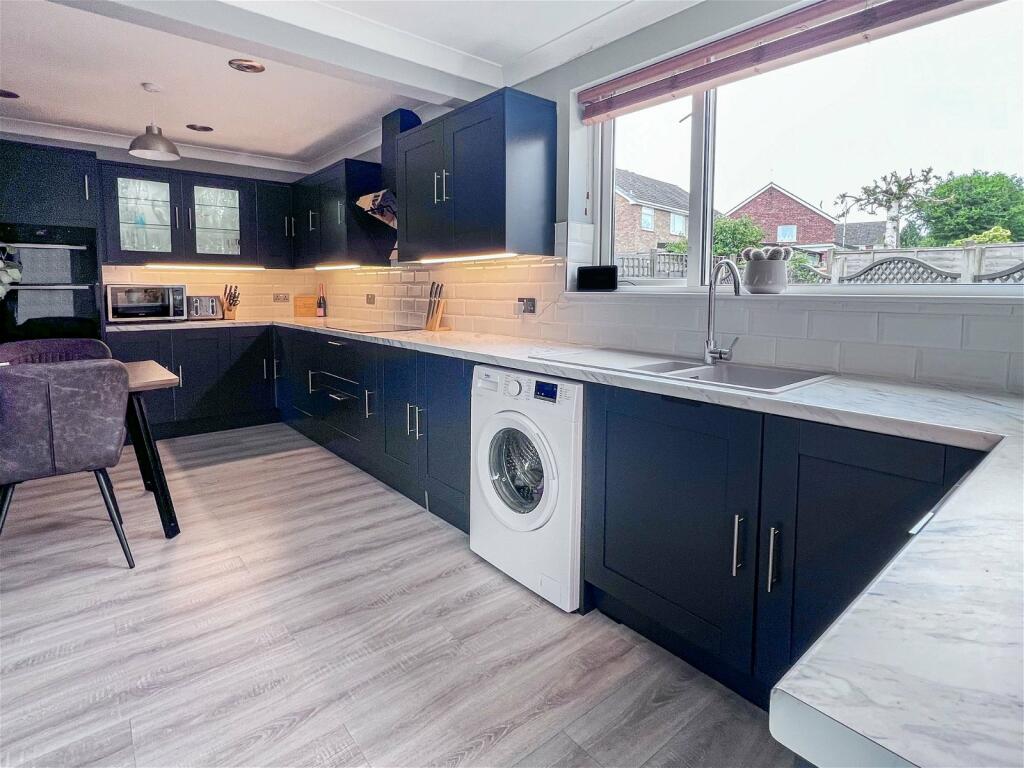 3 bedroom semidetached house for sale in Goodmanham Way, Cottingham