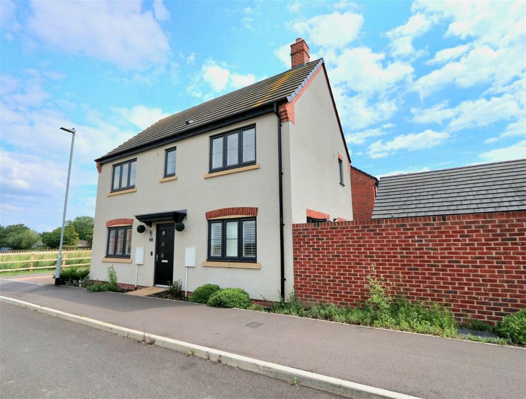 3 bedroom detached house for sale in Brackenbury Road, Saxilby, Lincoln