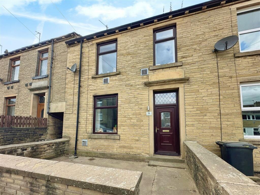 2 bedroom terraced house for sale in New Hey Road, Rastrick, HD6