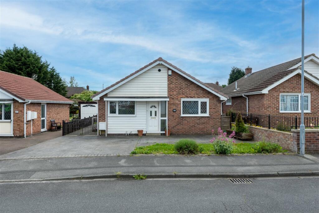 2 bedroom detached bungalow for sale in Hollingthorpe Avenue, Hall