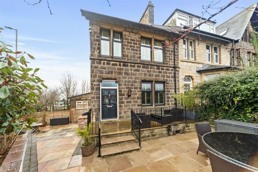 5 bedroom end of terrace house for sale in Wheatley Lane, LS29