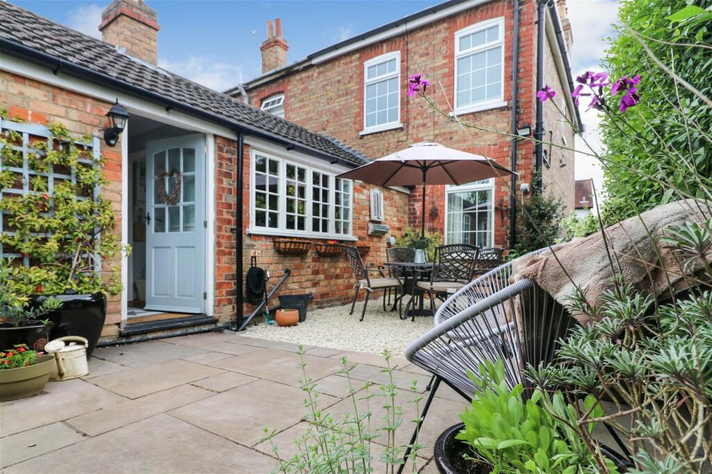 3 bedroom end of terrace house for sale in Pinfold Lane, Scartho