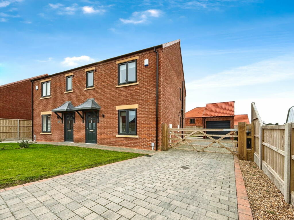 3 bedroom semidetached house for sale in Louth, Lincolnshire, LN11 0FJ