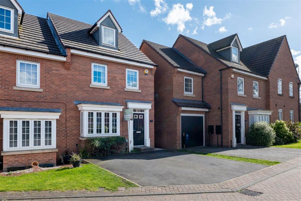 4 bedroom semidetached house for sale in Bedale Road, Castleford, WF10