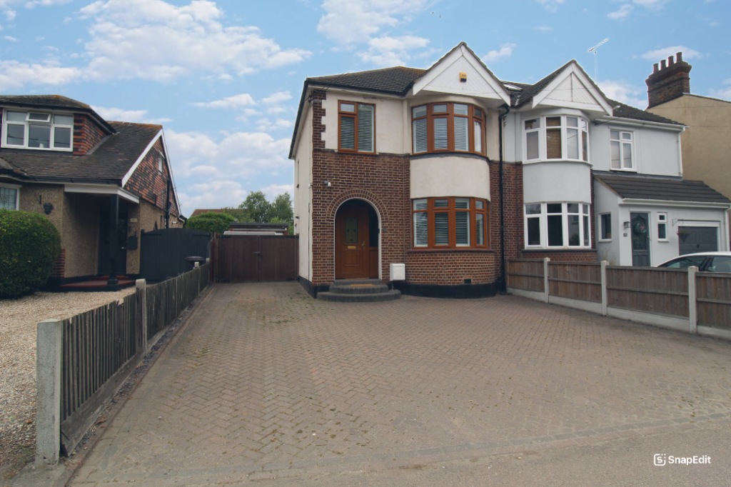 Main image of property: Ashingdon Road, Rochford, Essex, SS4
