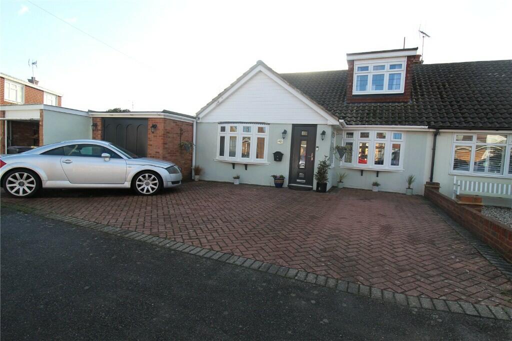 5 bedroom semidetached house for sale in Banyard Way, Rochford, Essex, SS4