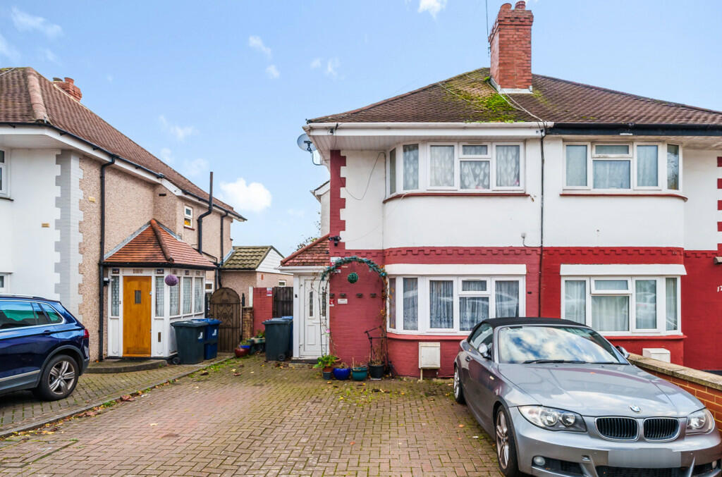 4 bedroom semidetached house for sale in Wood End Lane, Northolt