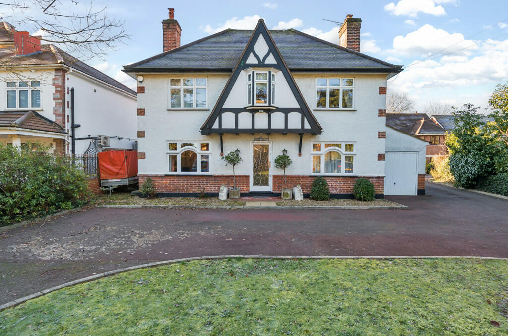 4 bedroom detached house for sale in The Drive, Ickenham, Middlesex, UB10