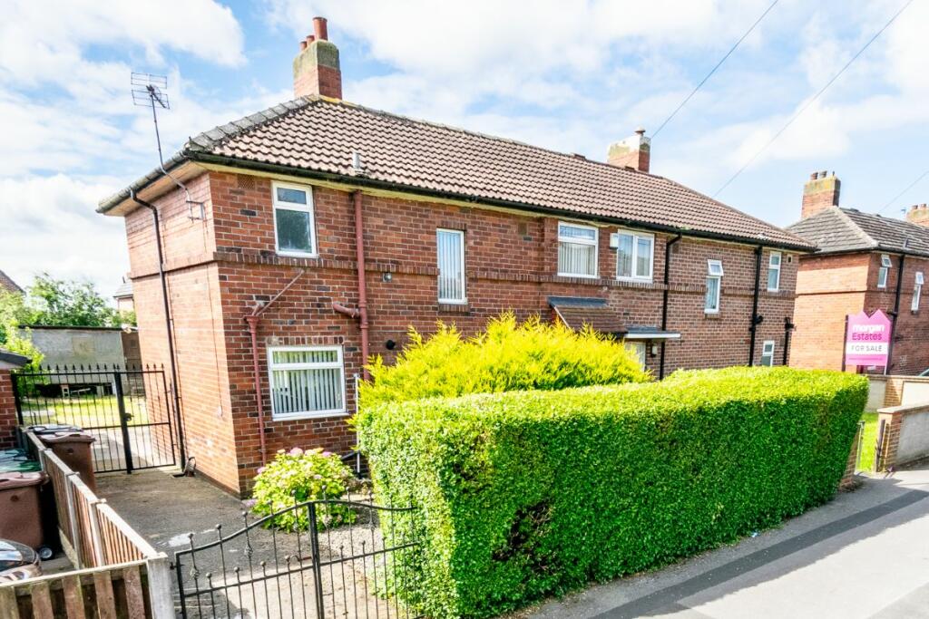3 bedroom semidetached house for sale in Throstle Lane, Leeds, LS10