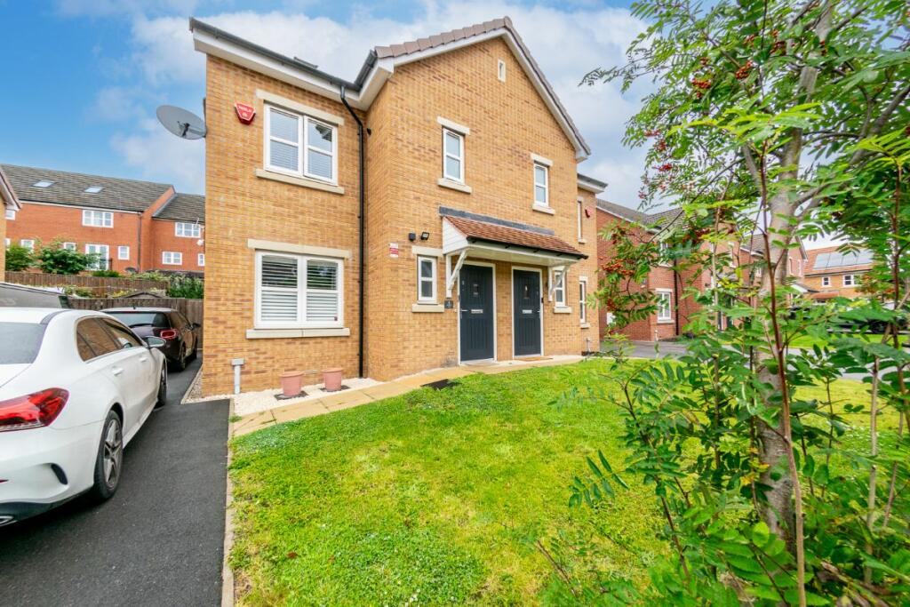 Main image of property: Moor Knoll Fold, East Ardsley, Wakefield