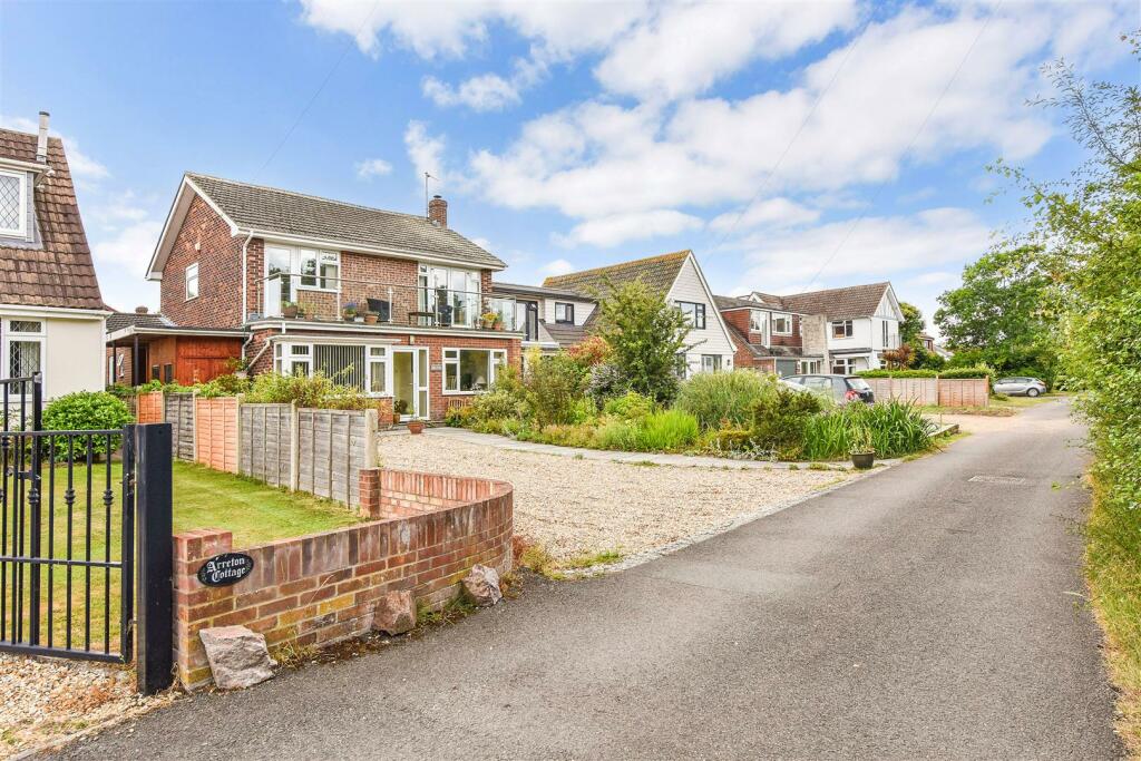 3 Bedroom Detached House For Sale In Hayling Island Hampshire PO11   238403 32455370 IMG 26 0000 