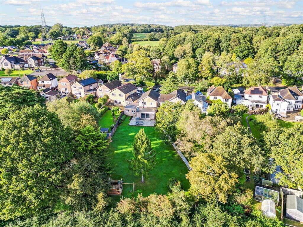 3 bedroom detached house for sale in Denmead, Hampshire, PO7