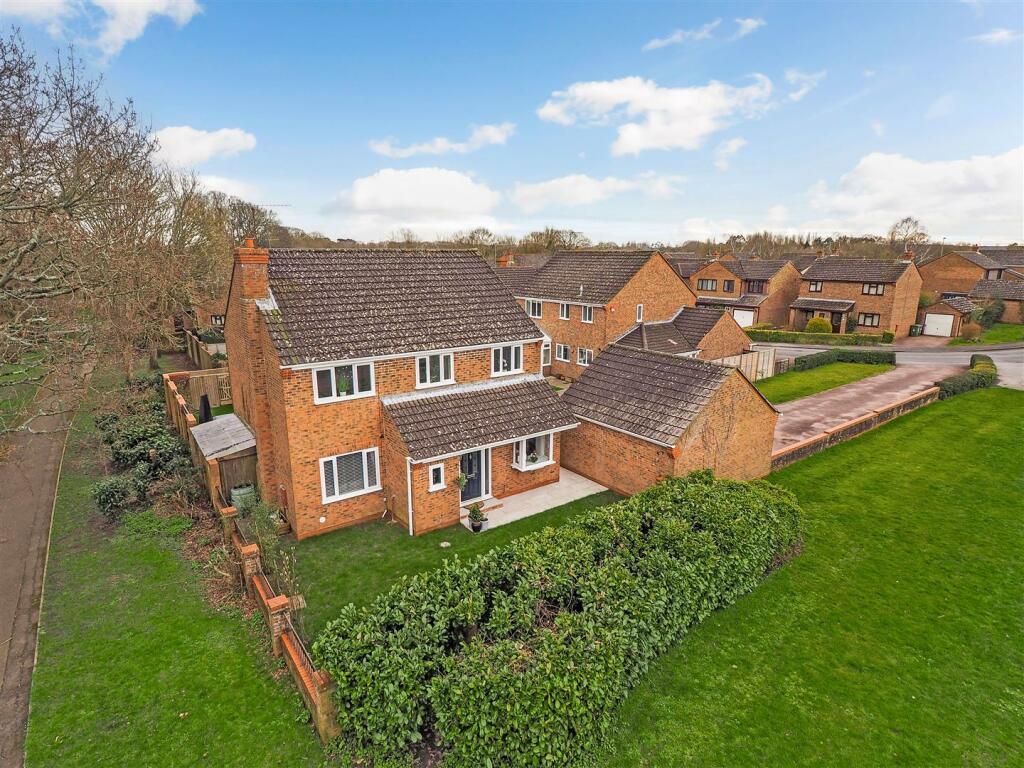 4 bedroom detached house for sale in Denmead, Hampshire, PO7