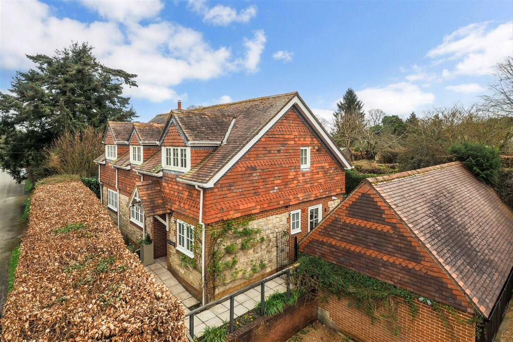 4 bedroom detached house for sale in Buriton, Hampshire, GU31