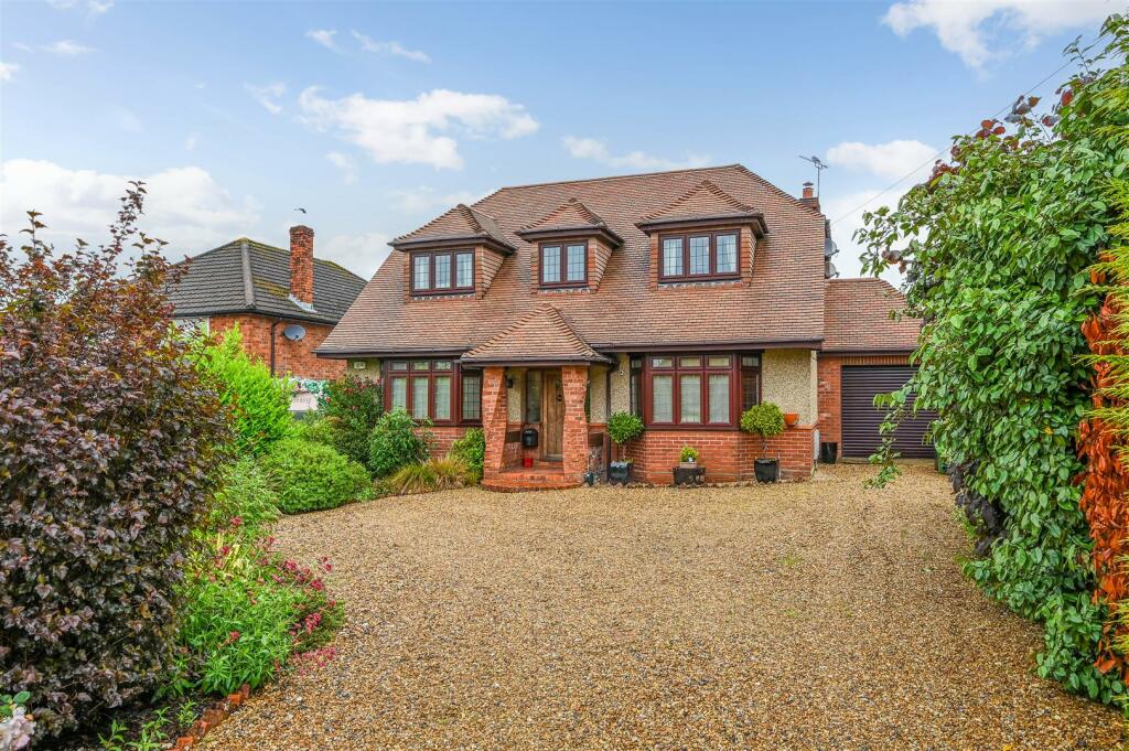 3 bedroom detached house for sale in Clanfield, Hampshire, PO8