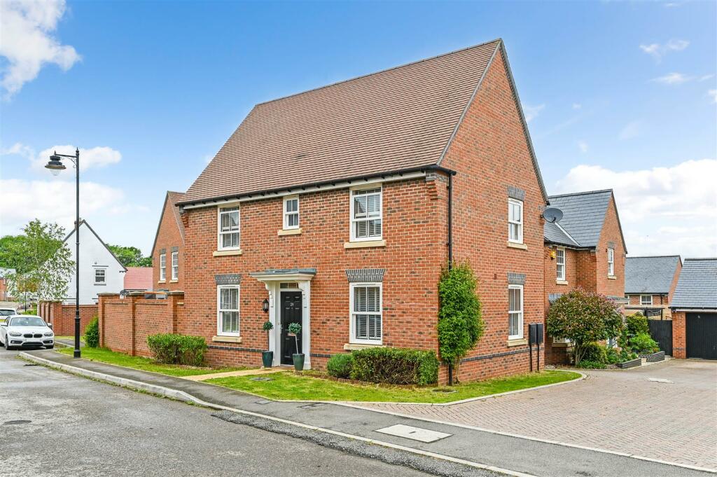 3 bedroom detached house for sale in Berewood, Waterlooville, Hampshire