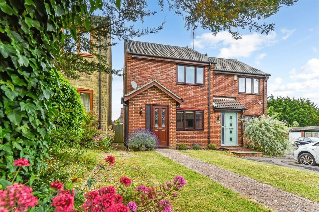 2 bedroom semidetached house for sale in Clanfield, Hampshire, PO8