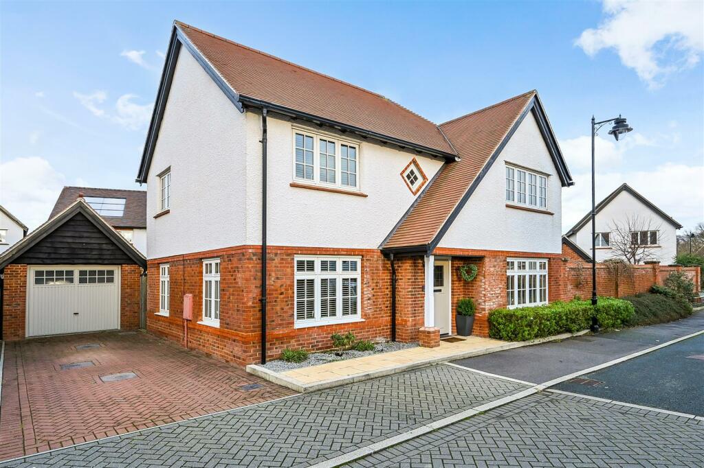 4 bedroom detached house for sale in Yew Gardens, Berewood, PO7