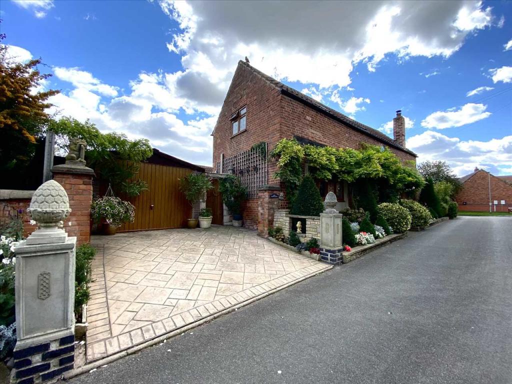 2 bedroom detached house for sale in Old Garth Barn, The Rushes, Gotham, Nottingham, NG11