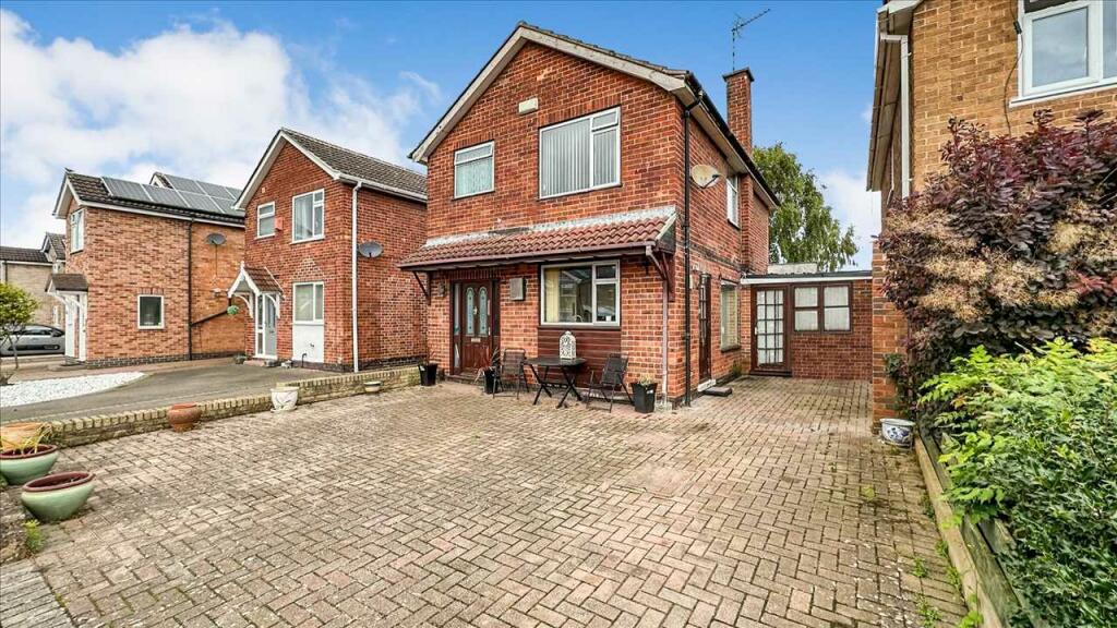 3 bedroom detached house for sale in Rainham Gardens, Ruddington