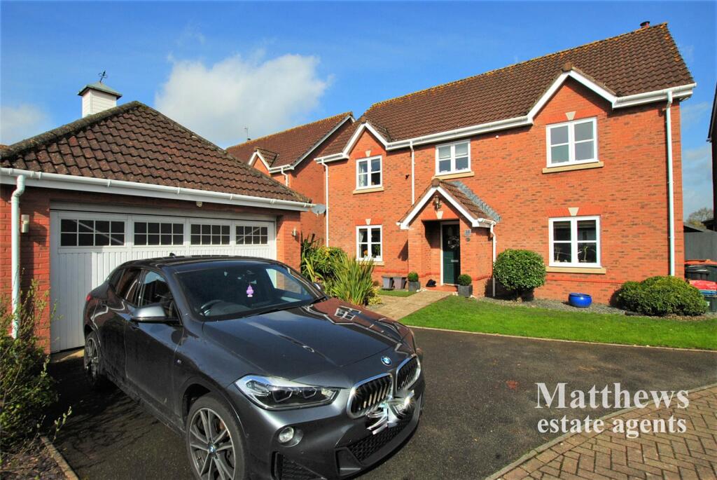 4 bedroom detached house for sale in Cambrian Way, Marshfield, Cardiff, CF3