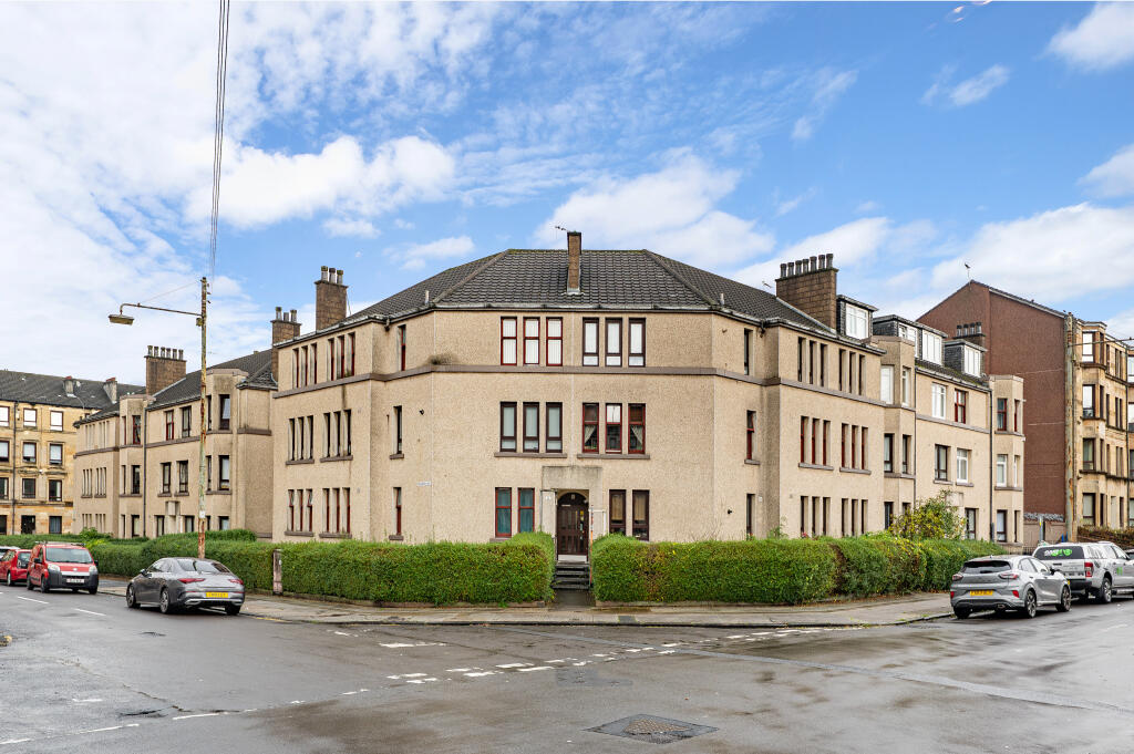 Main image of property: Flat 2/2, 52 Ballindalloch Drive, Dennistoun , Glasgow, G31