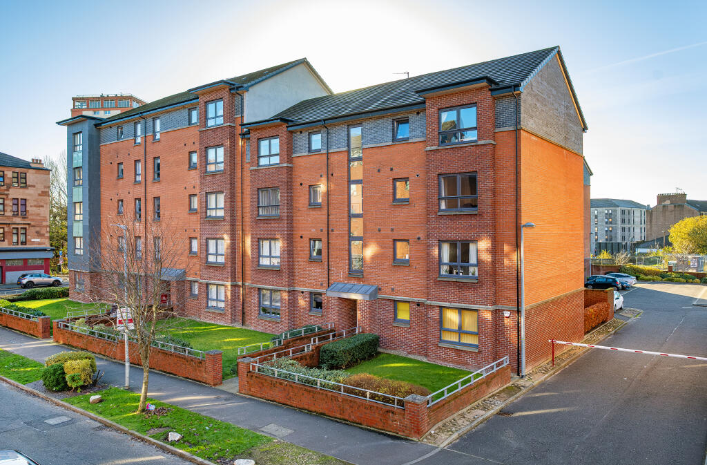Main image of property: Flat 2/2, 3 Springfield Gardens, Parkhead, Glasgow, G31