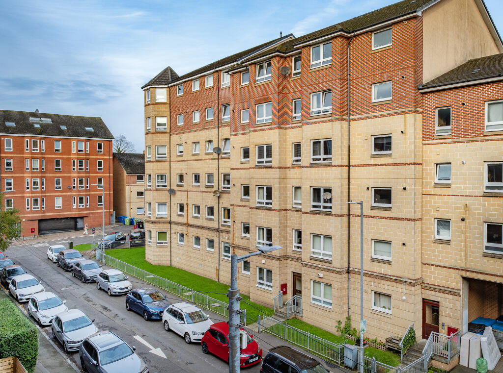 Main image of property: Flat 3/2, 15 Roslea Drive, Dennistoun , Glasgow, G31