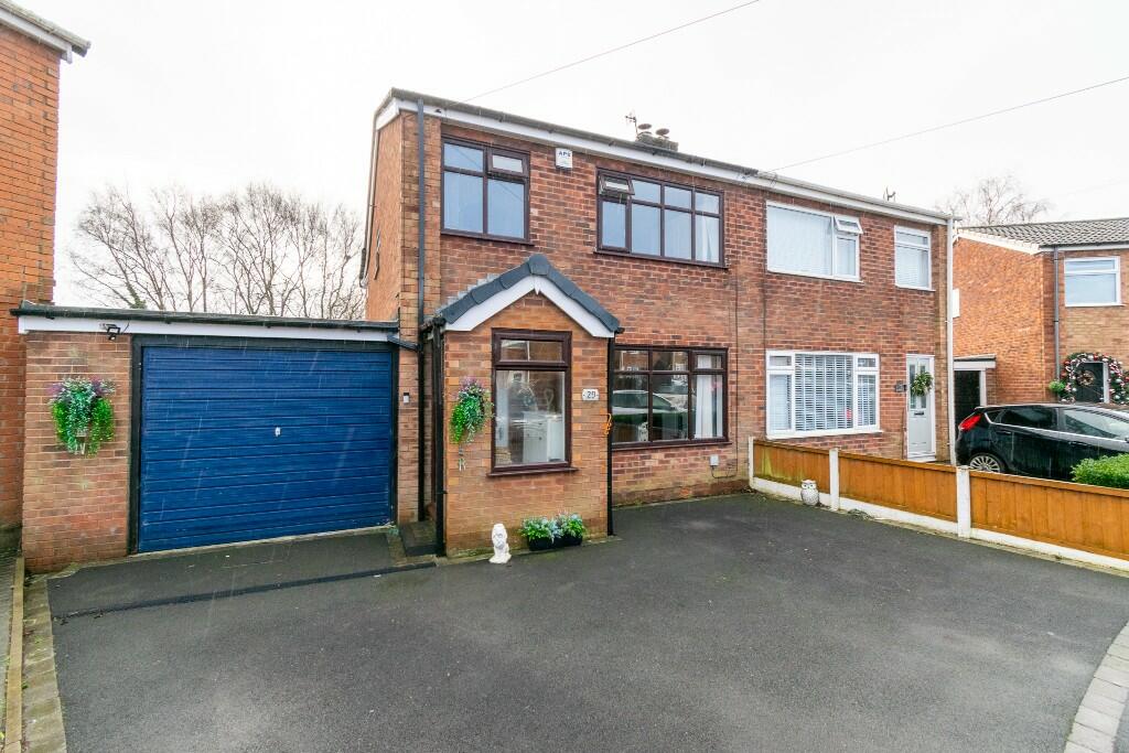 3 bedroom semidetached house for sale in Weaver Avenue, Burscough, L40