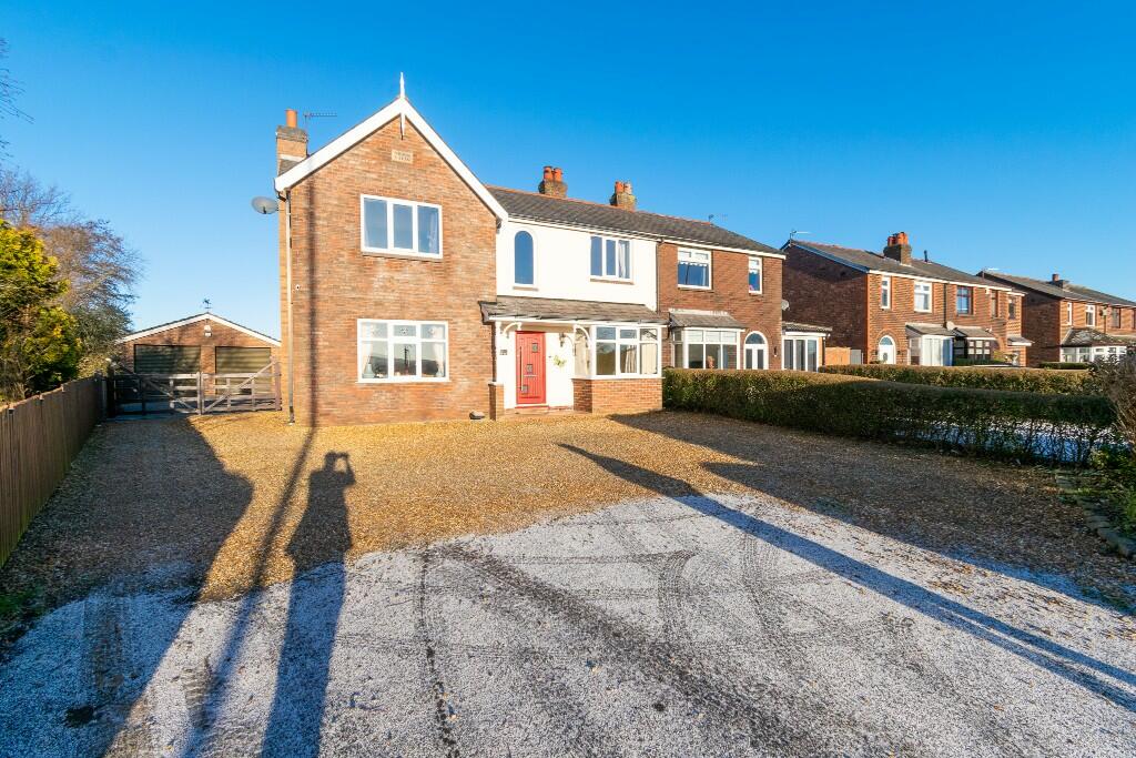 4 bedroom semidetached house for sale in Moss Lane, Burscough, L40