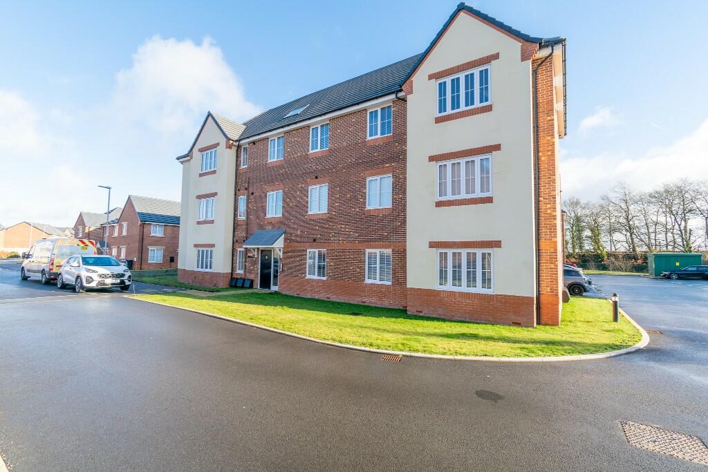 2 bedroom apartment for sale in High Grove Park, Ormskirk, Lancashire, L40