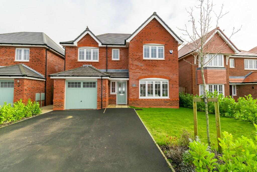 4 bedroom detached house for sale in Yew Tree Way, Burscough, L40