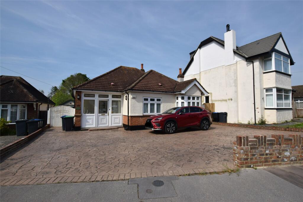 2 bedroom bungalow for sale in Devonshire Way, Croydon, CR0