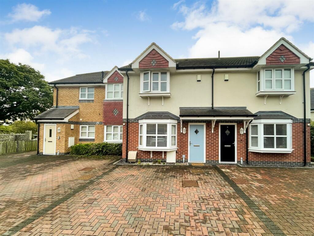 3 bedroom terraced house for sale in Cae'r Llynen, Llandudno Junction