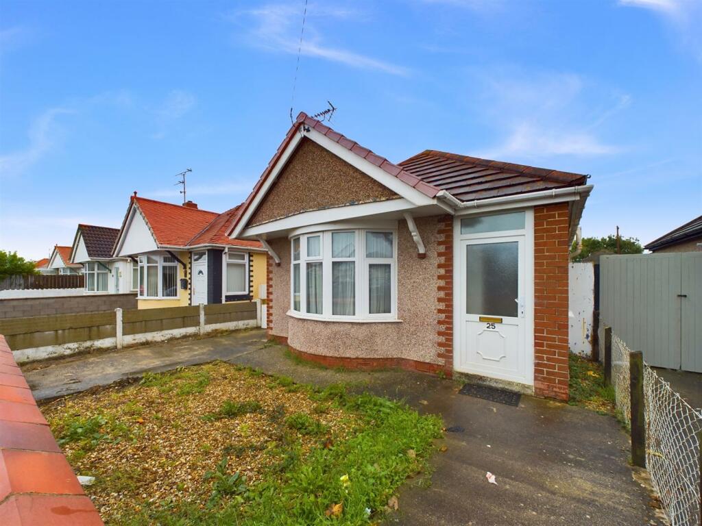 2 bedroom bungalow for sale in Ridgeway Avenue, Rhyl, Denbighshire, LL18