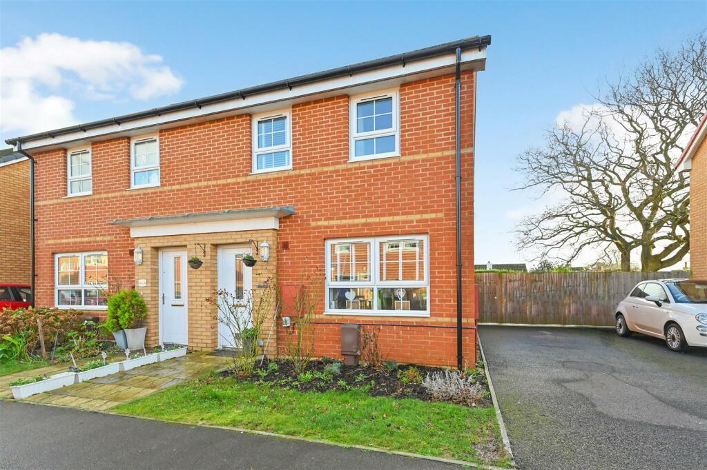 3 bedroom semidetached house for sale in Red Barn Crescent, Felpham, PO22