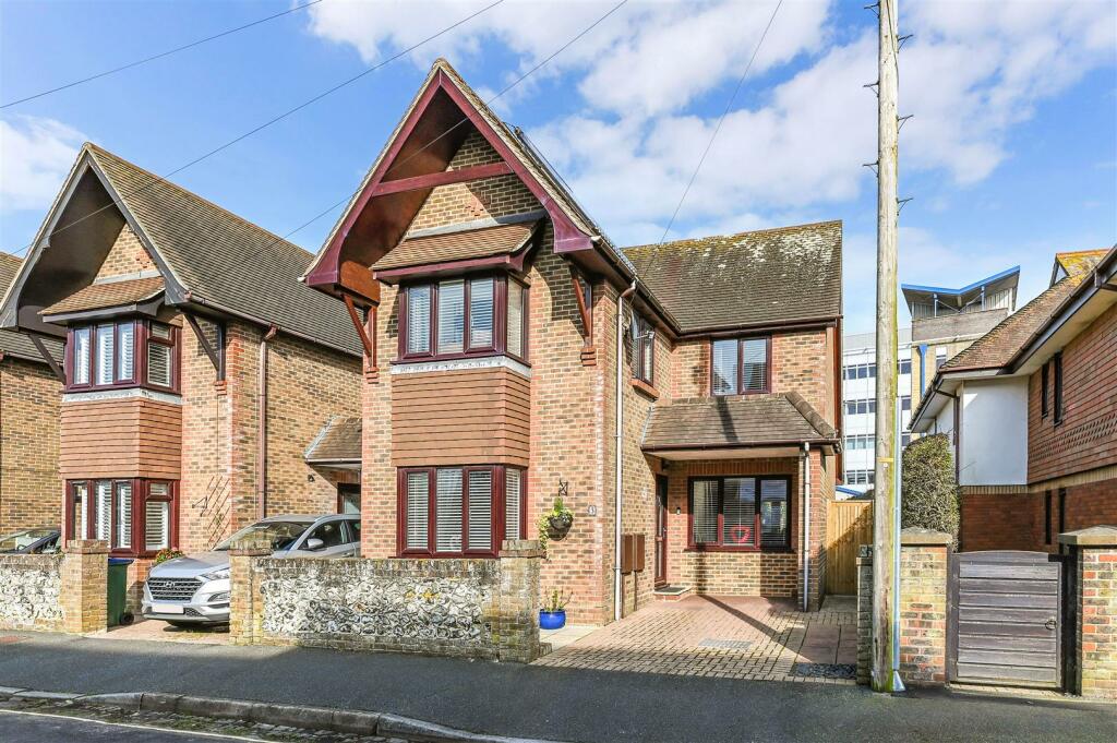 2 bedroom link detached house for sale in Campbell Road, Bognor Regis, PO21