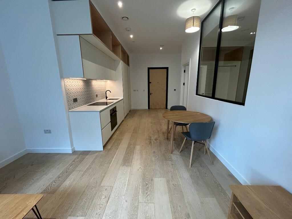 1 bedroom apartment for rent in Great West Road, London, TW8