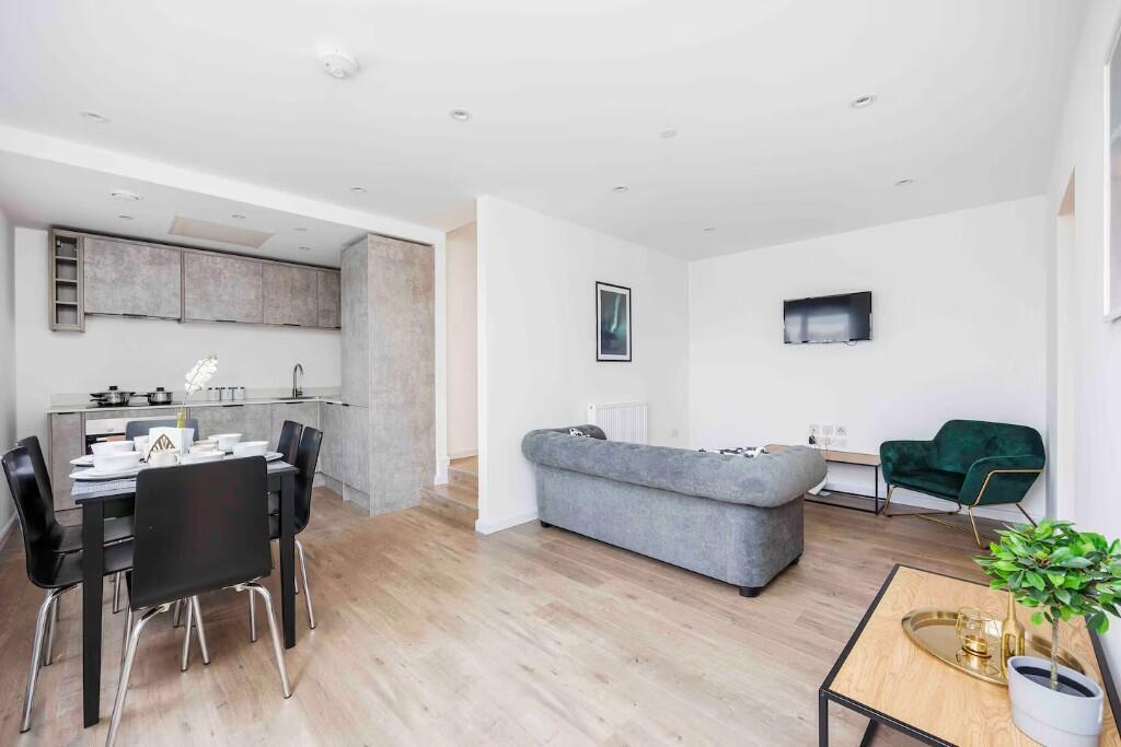 Main image of property: Alma Street, Luton, Bedfordshire, LU1