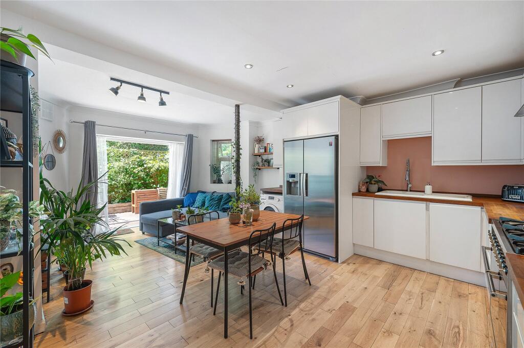 Main image of property: Kings Avenue, London, SW4
