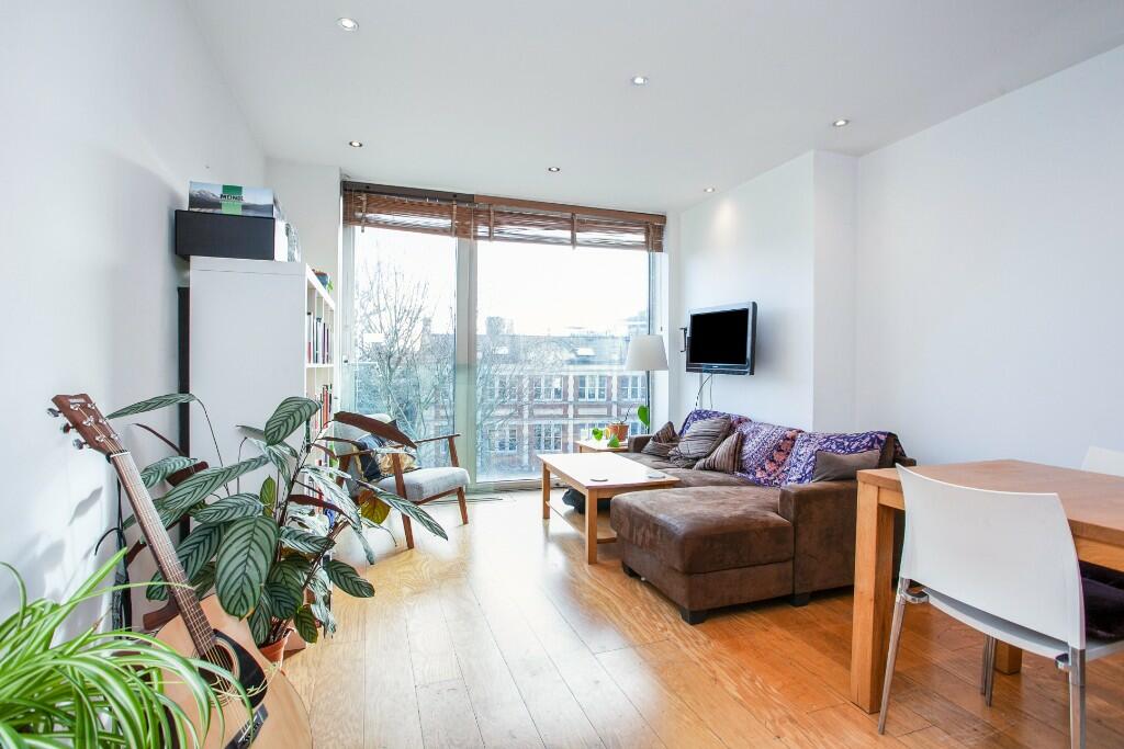1 bedroom flat for rent in Tower Bridge Road, London, SE1