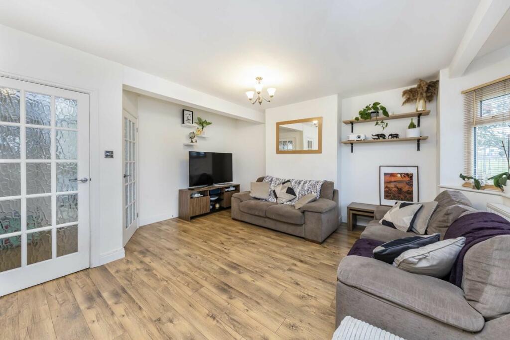2 bedroom for sale in Carlingford Gardens, Tooting, CR4